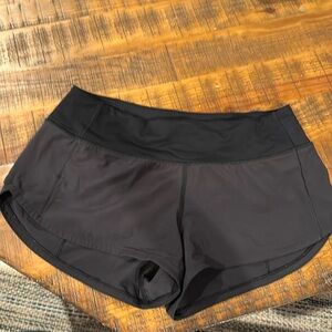Black lulu shorts size 4